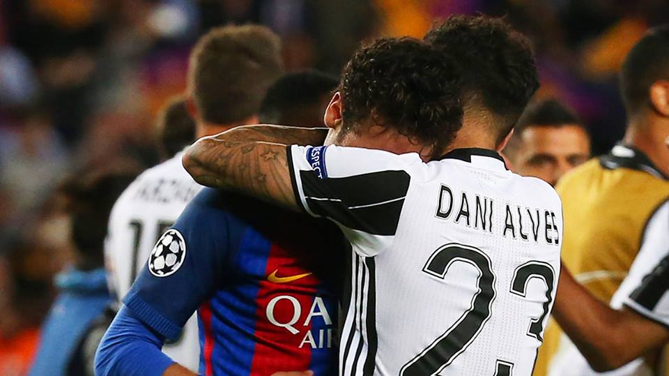 Sinh nhật Dani Alves lần 34: Huyền thoại từ sân làng đầy cỏ khô
