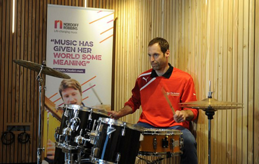 Ảnh bài viết Sự nghiệp gặp khó, Petr Cech lại tìm về với âm nhạc