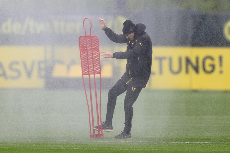 Ảnh bài viết Tuchel bị xịt nước trong buổi tập của Dortmund