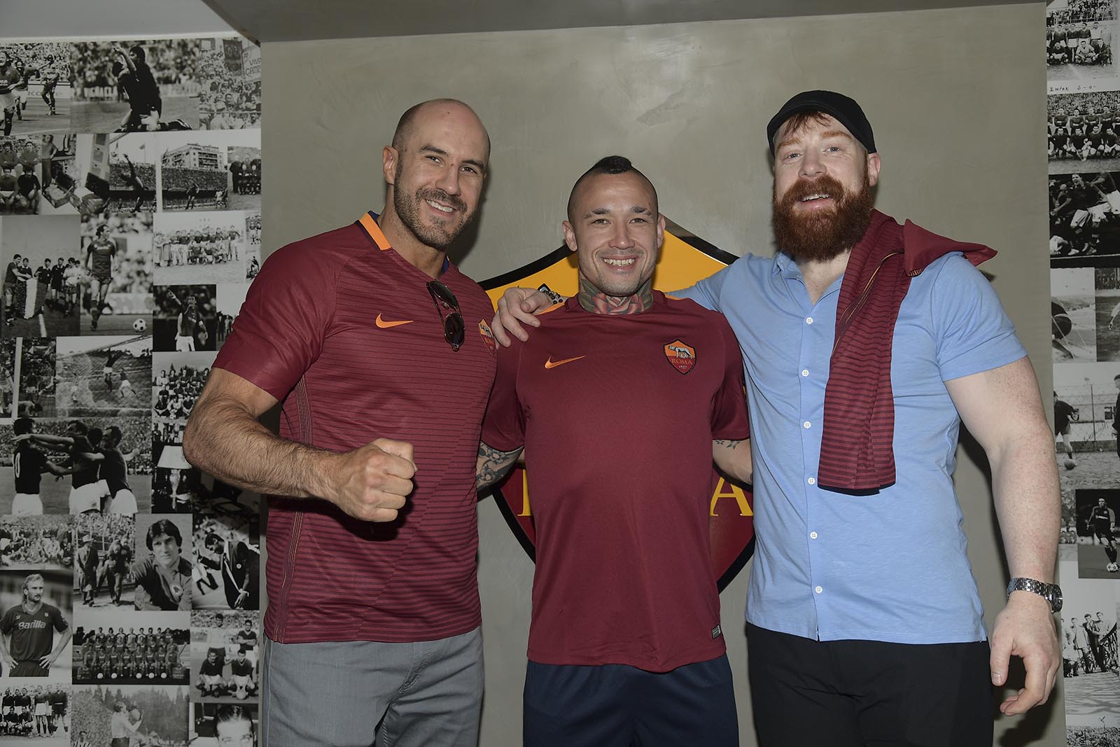 Sao WWE đặt chân đến đại bản doanh AS Roma