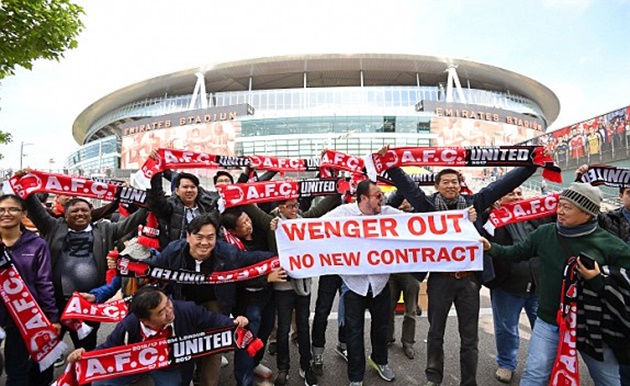 Wenger tiến vào đường hầm với sức ép ngàn cân