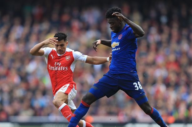 Ảnh bài viết Axel Tuanzebe 'bắt chết' Alexis Sanchez như thế nào?