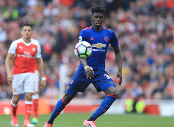 Ảnh bài viết Axel Tuanzebe nói gì sau trận ra mắt tại Ngoại hạng Anh?