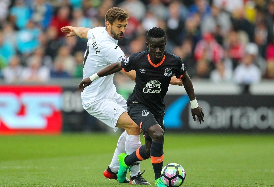 Ảnh bài viết Cuộc chiến trụ hạng Ngoại hạng Anh: Thiên nga sải cánh, Hổ nguy khốn