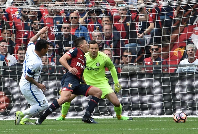 Ảnh bài viết Thua Genoa, Inter vỡ mộng châu Âu