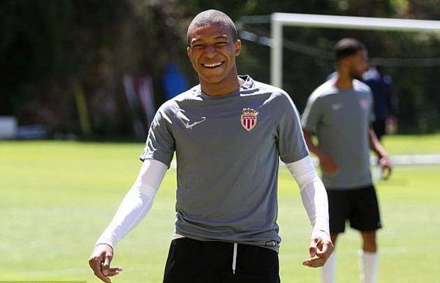 Ảnh bài viết Mặc sức ép, Mbappe "tỏa nắng" giữa dàn sao Monaco