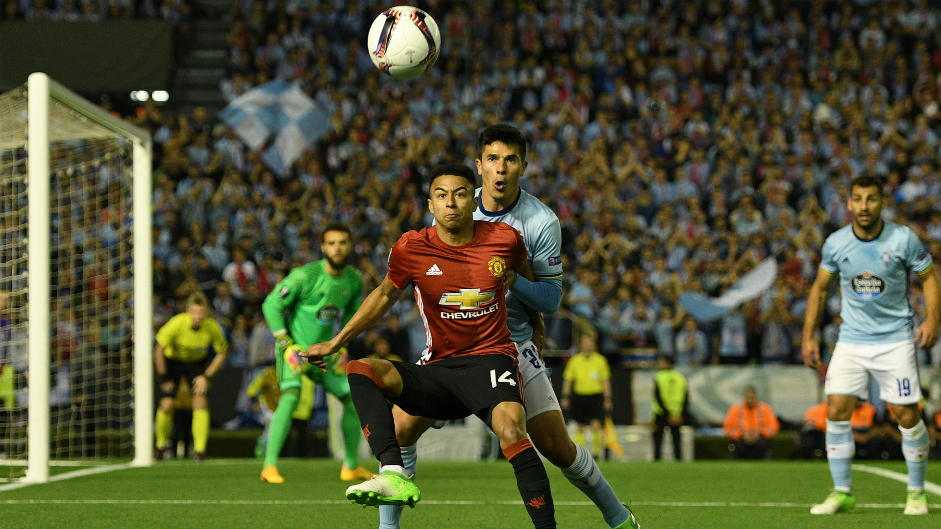 Vô địch Europa League, Man Utd "đút túi" tiền tấn