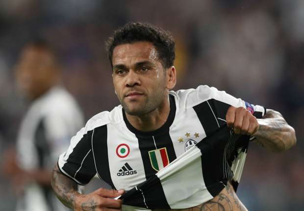 Dani Alves & Thống kê khiến CĐV Barca 'đắng lòng'