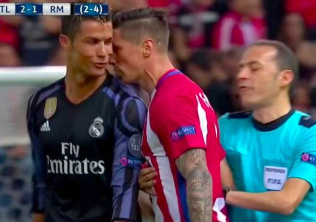 Atletico thua trận, Torres cũng trở nên 'xấu xí' trước Ronaldo
