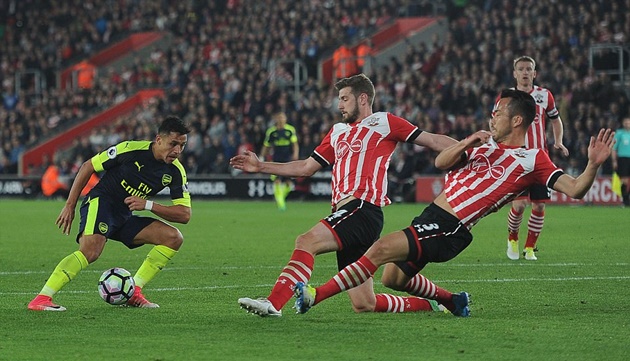 Ảnh bài viết Bùng nổ ở hiệp hai, Pháo thủ tràn trề hi vọng top 4