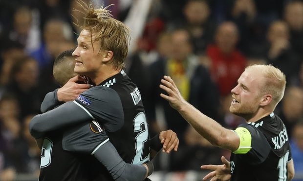 Ajax vào chung kết: 'Chiến thắng cho bóng đá'