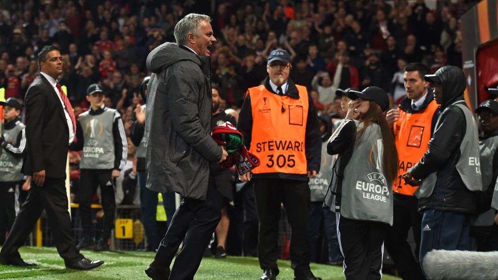 Man United gặp 'muôn vàn khó khăn' trước chung kết