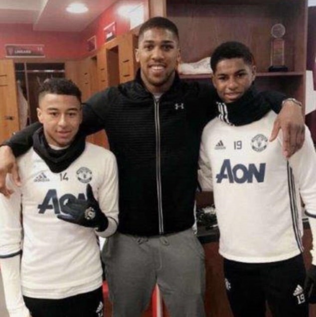 Tay đấm Anthony Joshua bất ngờ đến thăm "đại bản doanh" Man Utd