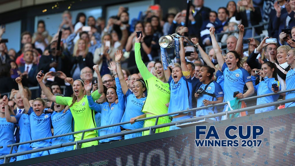 Đội hình toàn mỹ nhân của Man City vô địch FA Cup