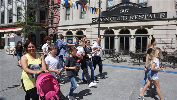 Ảnh bài viết Trước đại chiến, Totti vẫn thoải mái đi chơi cùng gia đình