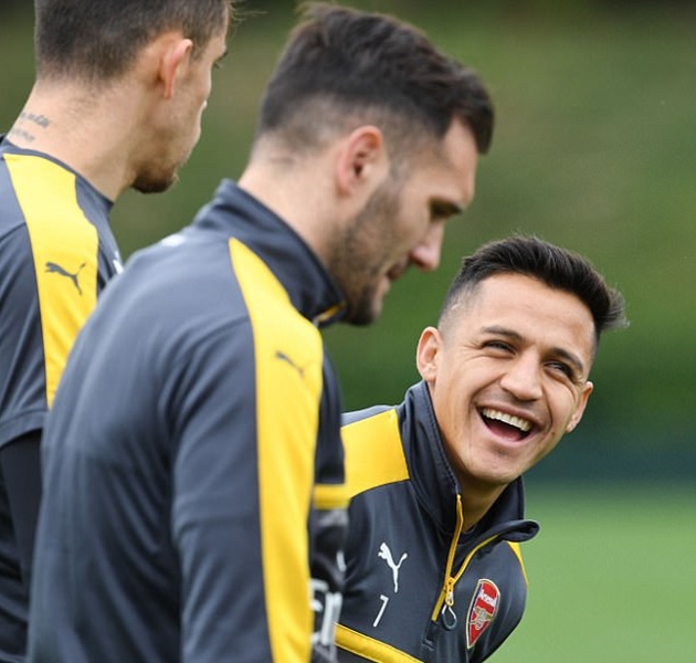 Ảnh bài viết Sanchez cười thả ga trước trận đấu bù với Sunderland