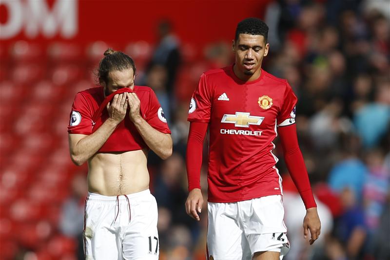 Điểm tin tối 16/05: Zidane hé lộ tương lai James Rodriguez; Smalling đáp trả Mourinho