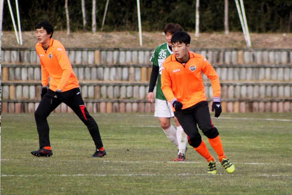 Xuân Trường sắp đá chính trận đầu cho Gangwon FC