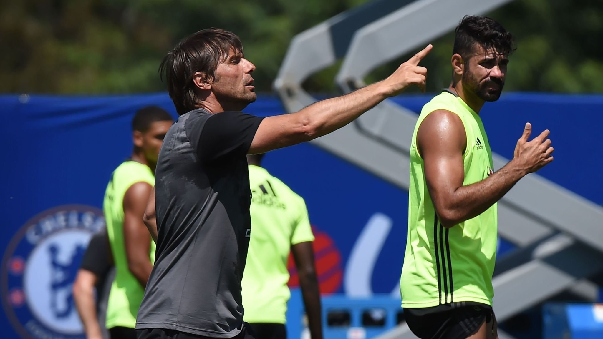 Điểm tin chiều 17/05: Chelsea mất ngôi sao đầu tiên, AC Milan khiêu chiến M.U