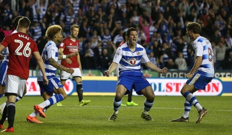 Thua Reading bởi quả penalty tranh cãi, Fulham chấm dứt giấc mơ thăng hạng