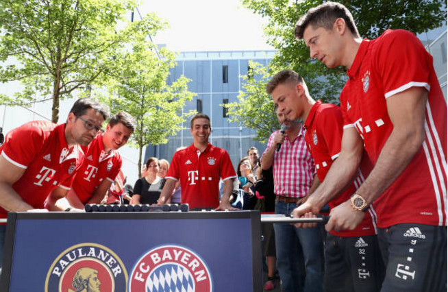 Ảnh bài viết Dàn sao Bayern căng thẳng tột độ với... banh bàn