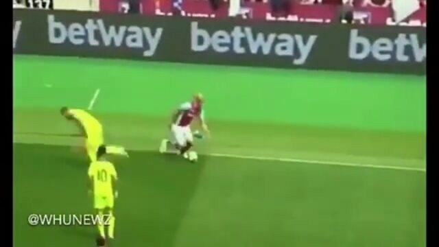 Feghouli làm bẽ mặt James Milner với pha đảo bóng cực ảo