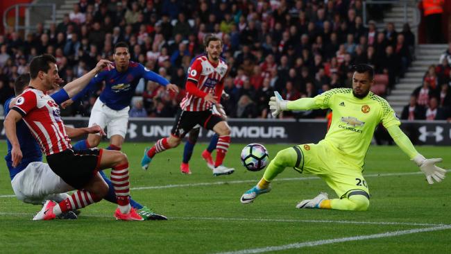 Chọn Romero, loại De Gea: Canh bạc mạo hiểm của Mourinho?