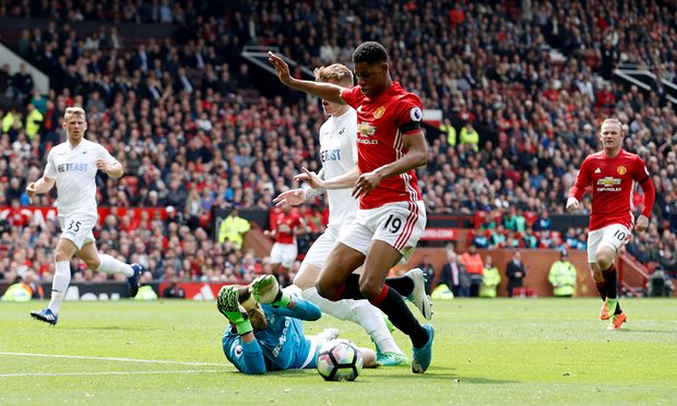 Ảnh bài viết FA ra quy định, các 'thánh ăn vạ' khốn đốn