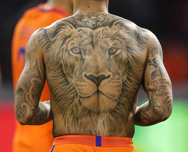 Giải mã hình xăm của Memphis Depay