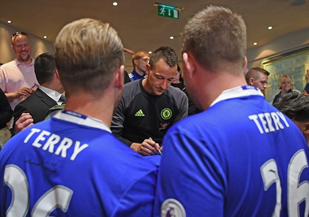 Ảnh bài viết Bầu không khí lễ hội tại Stamford Bridge