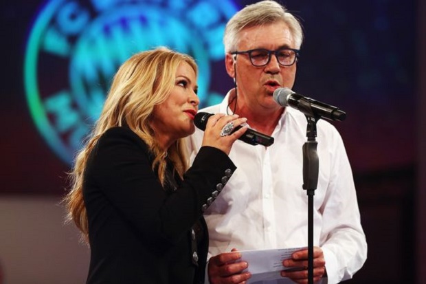 Carlo Ancelotti gây sốt với màn song ca ăn mừng chức vô địch Bundesliga