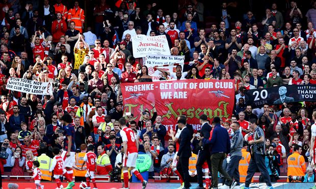CĐV Arsenal ủng hộ Usmanov, đuổi Kroenke