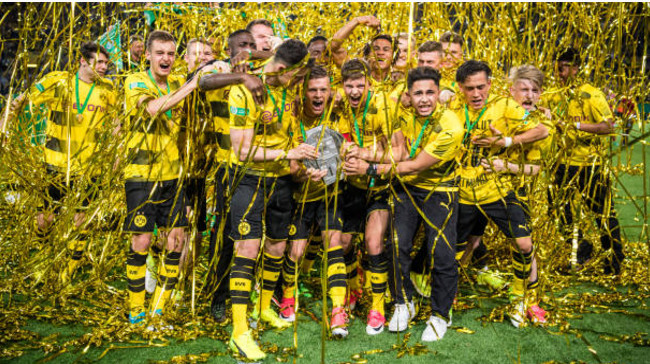 Vô địch giải trẻ, U19 Dortmund lên tinh thần cho đàn anh