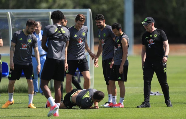 Ảnh bài viết Hazard bị "troll" sấp mặt trên sân tập