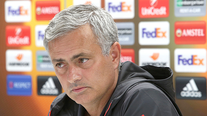 Tâm điểm Man Utd vs Ajax: Toan tính từ UEFA