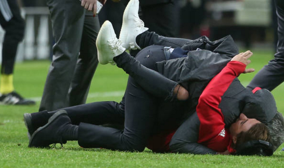 Man Utd vô địch, Mourinho ôm con khóc như mưa tại Stockholm