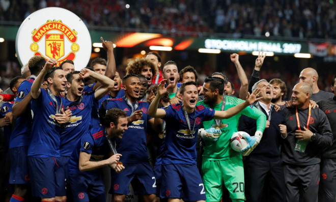 MU vô địch nhờ chơi kiểu Van Gaal và thắng kiểu Mourinho