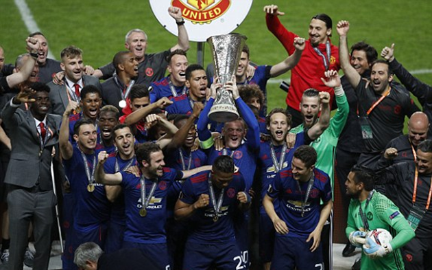 Vô địch Europa League, Man Utd đi vào lịch sử