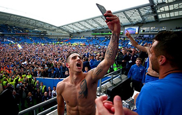 Brighton & Hove Albion: Từ bờ vực của thảm họa đến ánh hào quang Premier League (Phần 2)