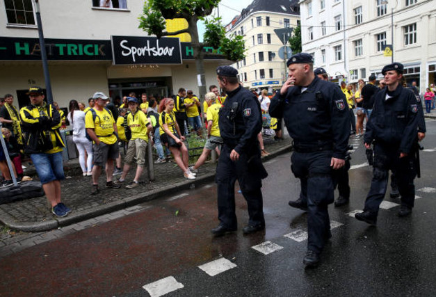 Cảnh sát căng thẳng chờ Dortmund 'khoe' cúp