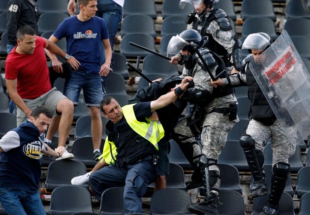 Bạo loạn nổ ra trong ngày Partizan Belgrade nâng cúp quốc gia