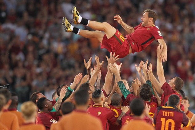 Ảnh bài viết Francesco Totti & Lá thư chia tay AS Roma đẫm nước mắt