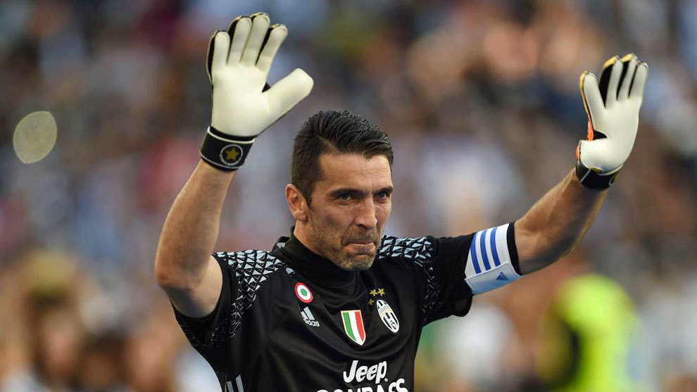 Buffon chấn thương trong buổi tập, Juventus lo sốt vó