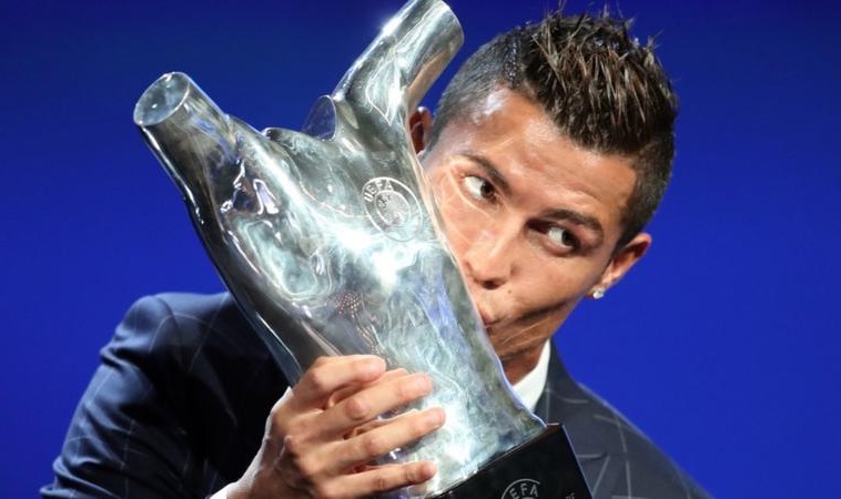 Ảnh bài viết 12 bức ảnh gói gọn một năm bội thu kỷ lục của CR7