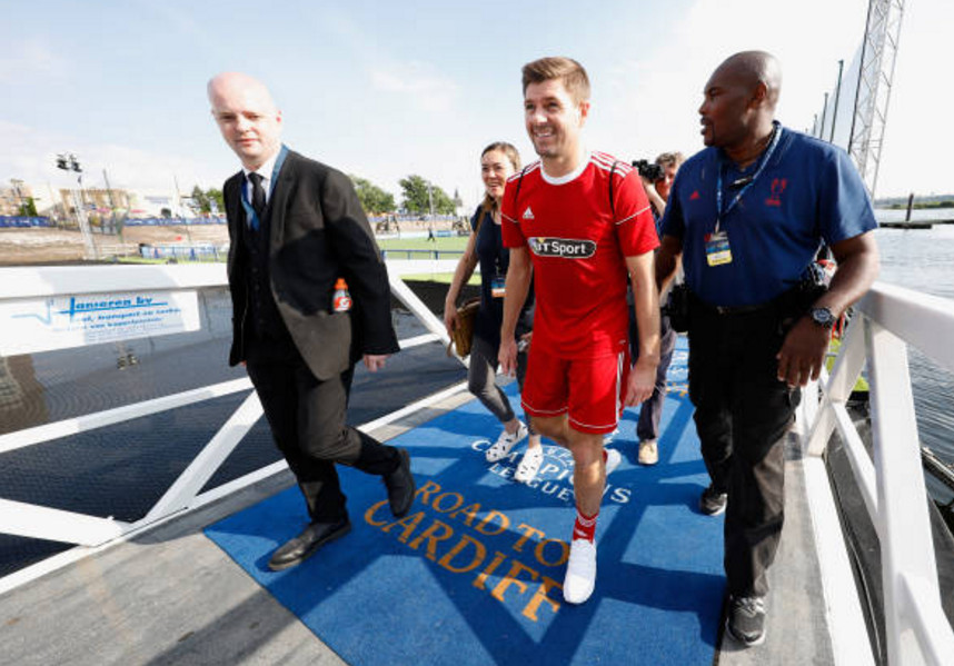 Gerrard 'quẩy' cực sung, hâm nóng chung kết Champions League