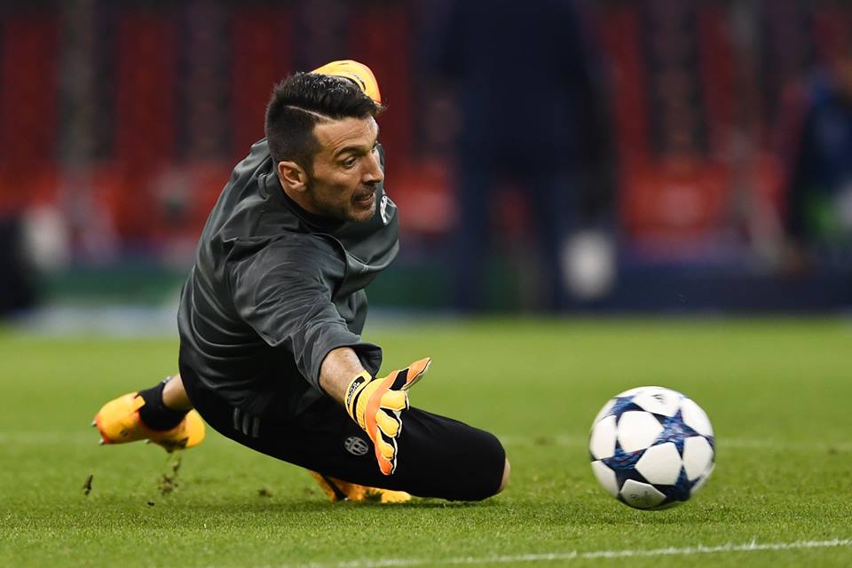 Buffon căng như dây đàn trong buổi tập cuối của Juventus
