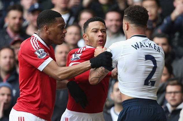 Những màn 'đấu võ' của Kyle Walker trên sân cỏ