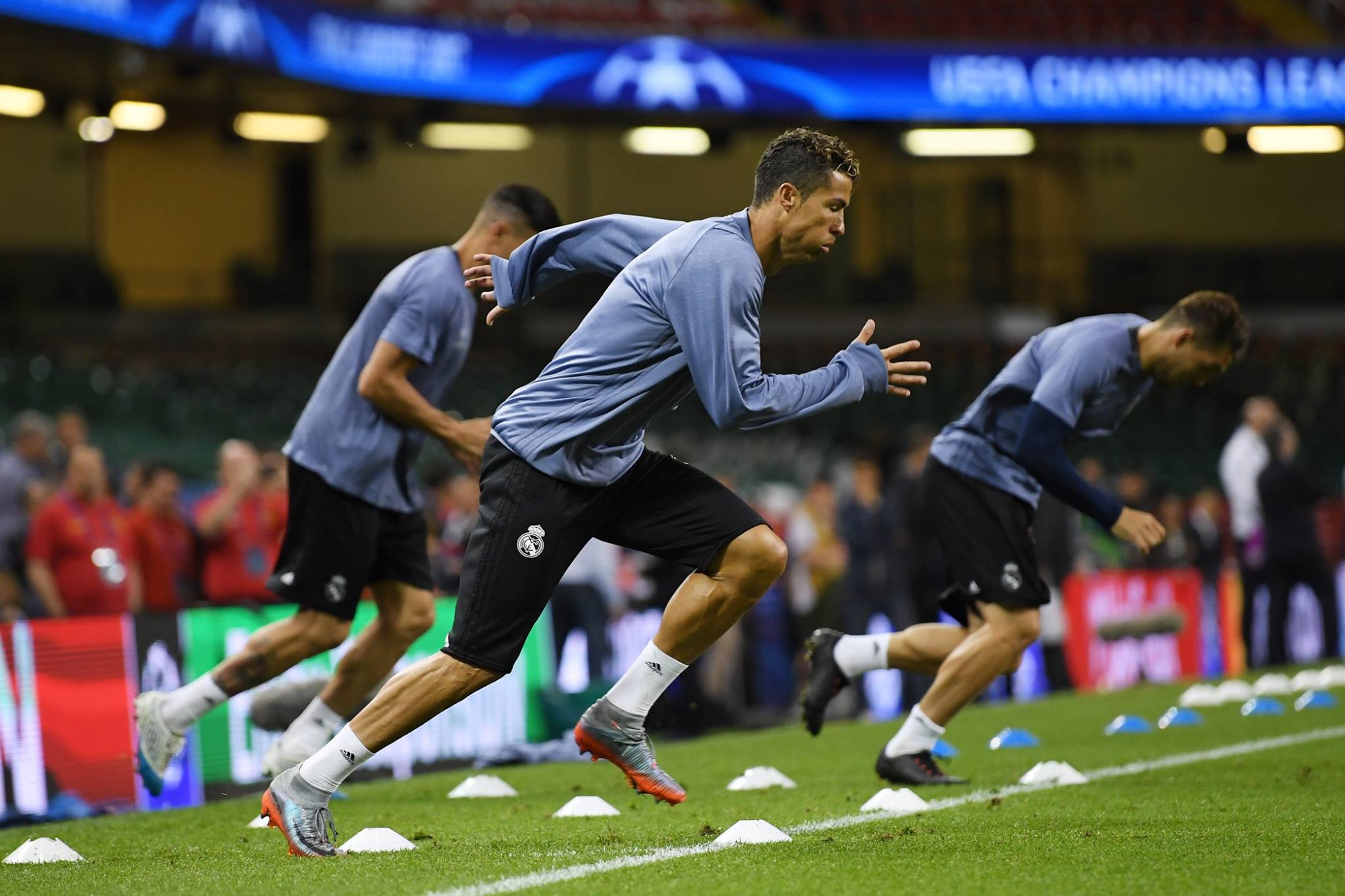 Ảnh bài viết Ronaldo thu hút mọi ánh nhìn trên sân Thiên niên kỷ