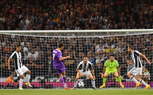 Sút tung lưới Juventus, Ronaldo đi vào lịch sử Champions League