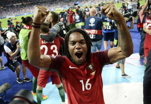 Bayern cân nhắc bán 'Cậu bé vàng' Renato Sanches